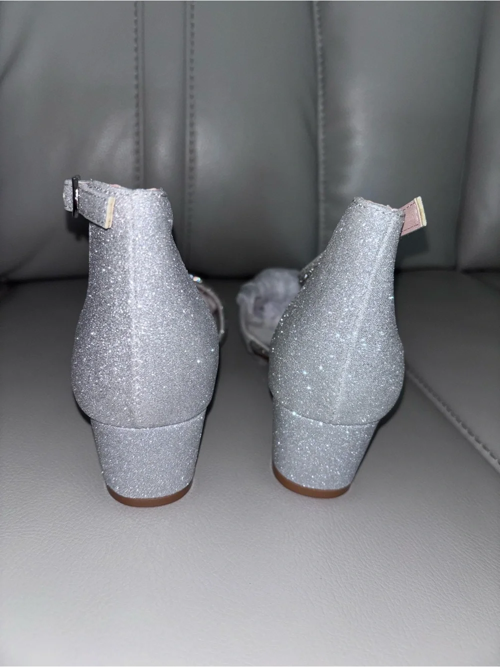 Laurmosa Girl’s Closed Toe Glitter Low Heel Shoes Size 5MT NEW